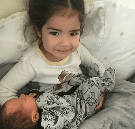 "Mis mañanas cada vez son más bellas", escribió Ana Patricia junto a estas fotos de sus retoños.