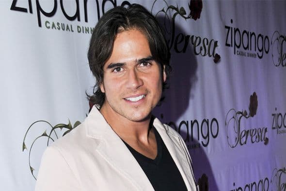 En 2012, luego de que terminara "Amorcito Corazón", Daniel retomó el teatro musical, donde brilló como "Hércules".