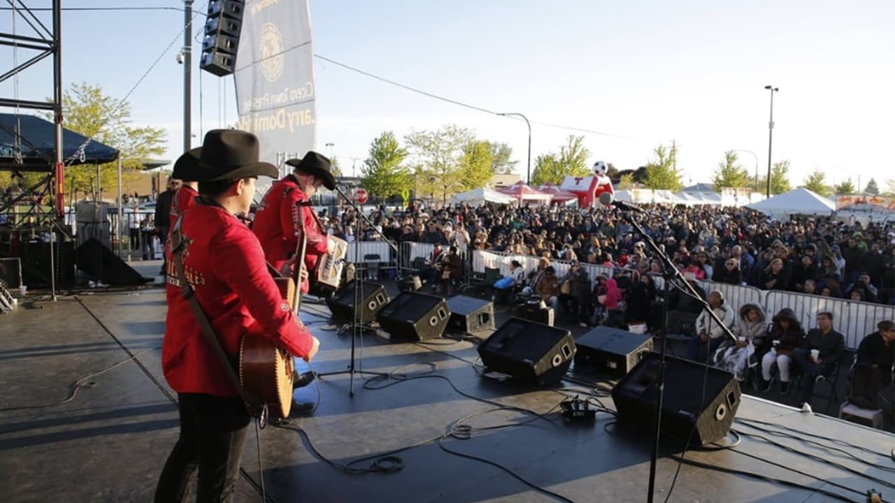 En la música, se presentan grupos como 
<b>Sendero Michoacano, El Puma de Guerrero, Son Mexicanas, los Ángeles Negros y Grupo Bryndis</b>.
<br>Puedes 
<a href="https://www.facebook.com/photo/?fbid=460026586154464&set=a.307933761363748" target="_blank">consultar el programa en esta página.</a>