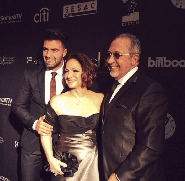 Por su parte, Jencarlos Canela también ha mostrado su admiración hacia otro famosos. Un claro ejemplo es cuando compartió esta imagen donde aparece al lado de Gloria y Emilio Estefan, a quienes reiteró su admiración.