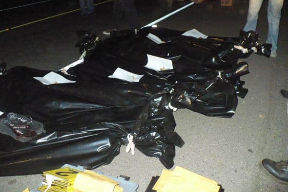 Una matanza de ocho mujeres y niños en una carretera de Honduras, atribuida por las autoridades a luchas entre narcotraficantes, es uno de los crímenes que más ha conmovido a una sociedad agobiada por tasas de homicidios de las más altas del mundo.