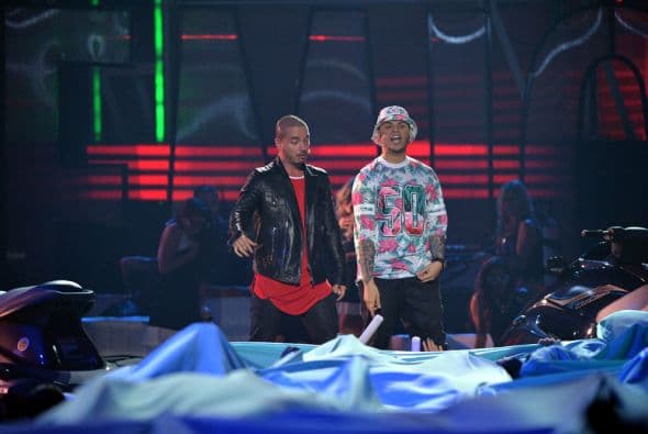 J Balvin y Farruko hicieron vibrar el escenario de Premios Juventud.