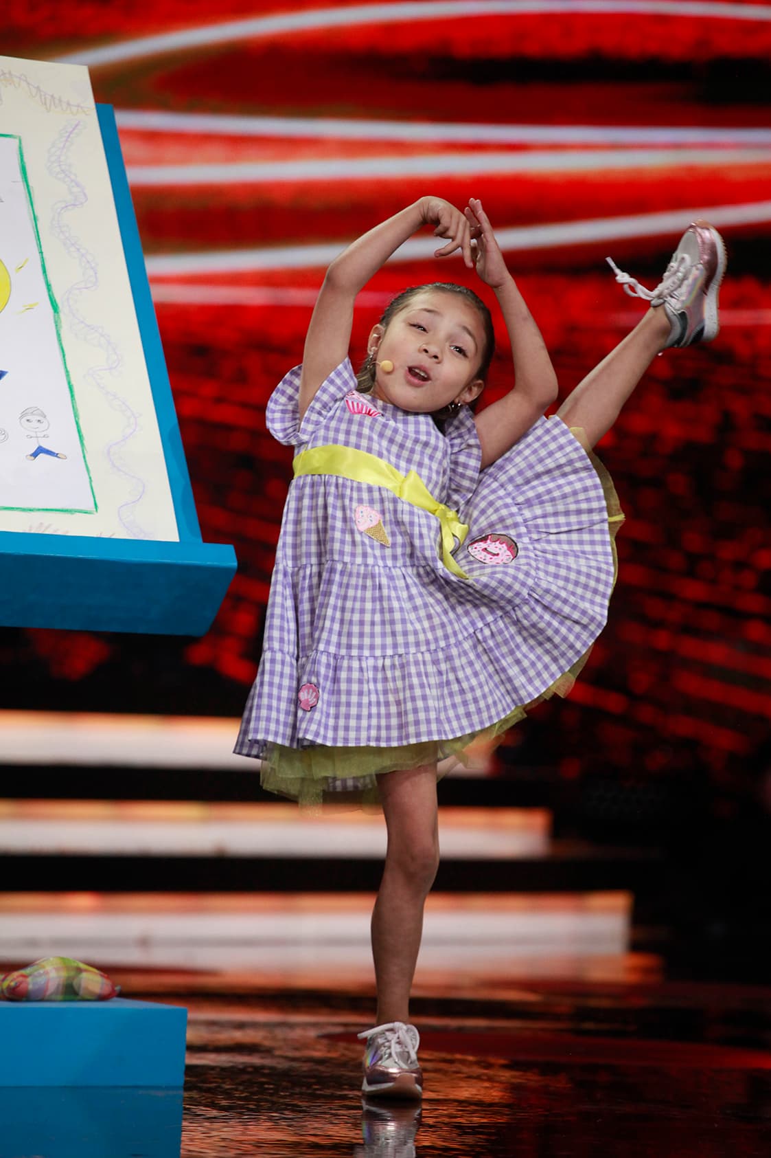 Ahora era turno de que Sarilú presentara su historia familiar. Con su peculiar carisma, la pequeña de Mérida contó su historia y explicó que su mamá y su tía tienen una empresa de jabones artesanales.