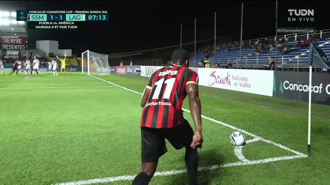 ¡TIRO ATAJADO! disparo por Omar Alba.