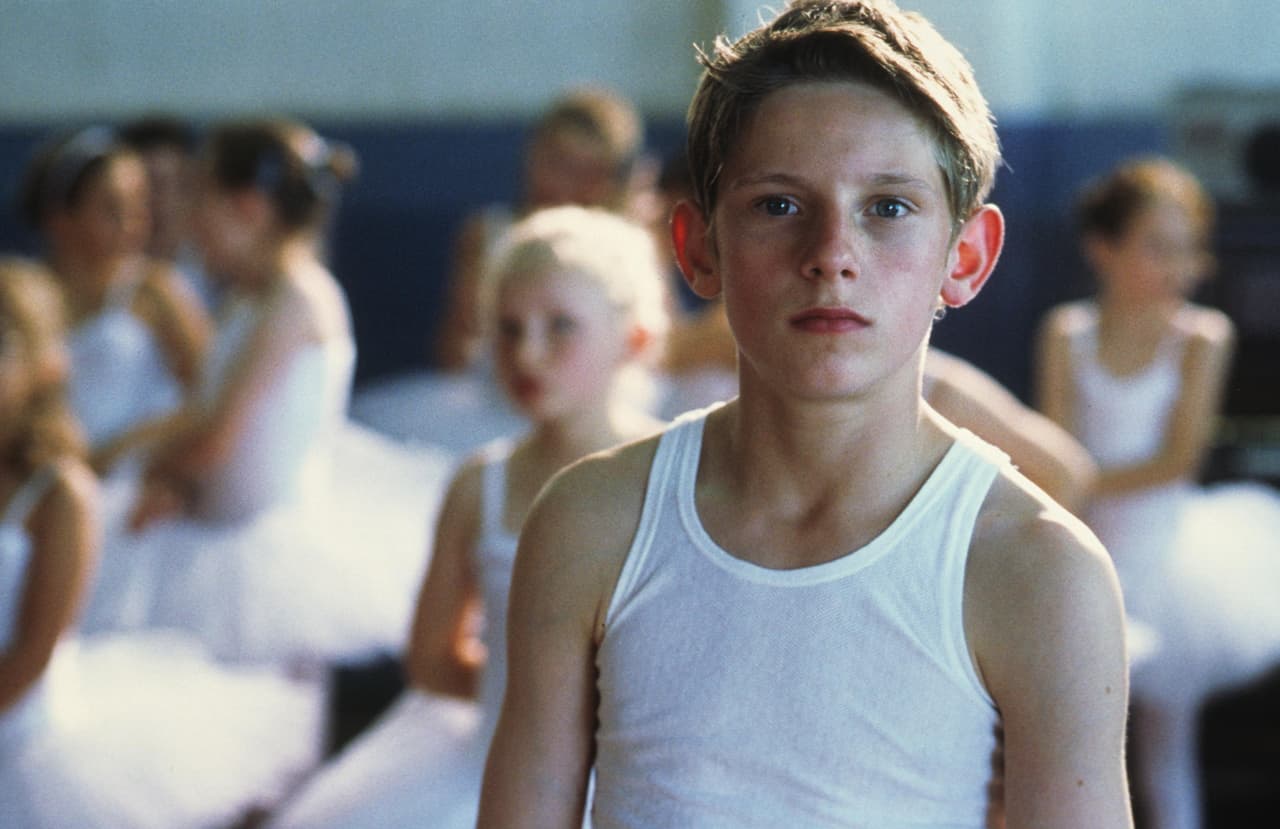 <b>Jamie Bell</b>
<br>El papel más recordado que tuvo en su infancia el actor Jamie Bell fue el de ‘Billy Elliot’, el cual lo lanzó al estrellato. Gracias a él ganó varios premios, incluyendo un BAFTA por Mejor Actor en un Papel Principal.