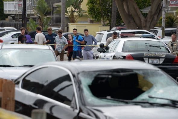 Fueron hechos aparentemente por un hombre armado que abrió fuego indiscriminadamente mientras conducía su coche.