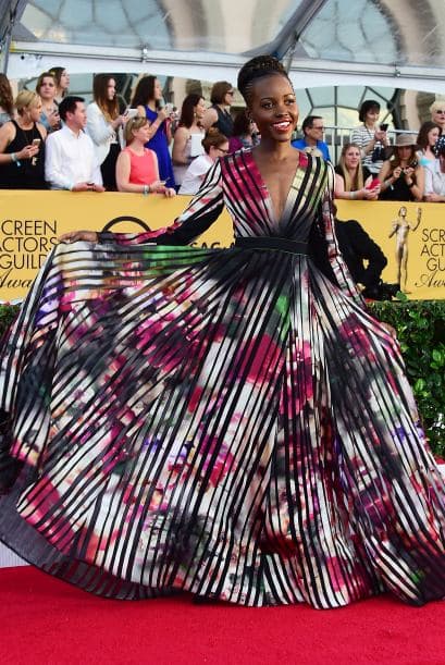 Una vez más, Lupita Nyong'o se sacó estrellita con este vestido.
