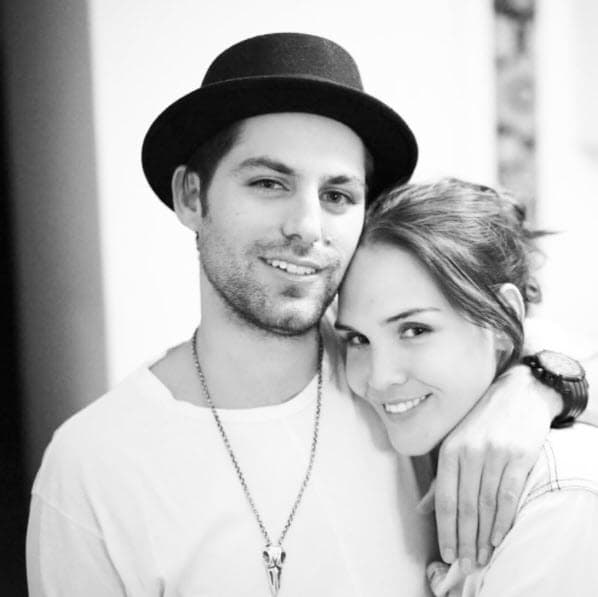 "Por el resto de vida que me quede en esta tierra seguiré tu ejemplo hermanito. Siempre fuiste el más grande ejemplo de Amor Re. I love u baby ❤️ I love u Alex❤️".