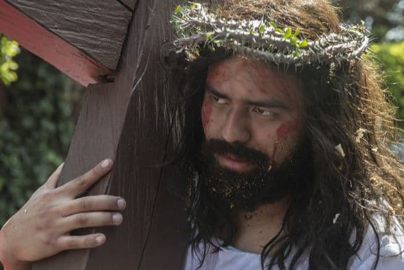 La preparación para los Días Santos en las iglesias se da con meses de anticipación.