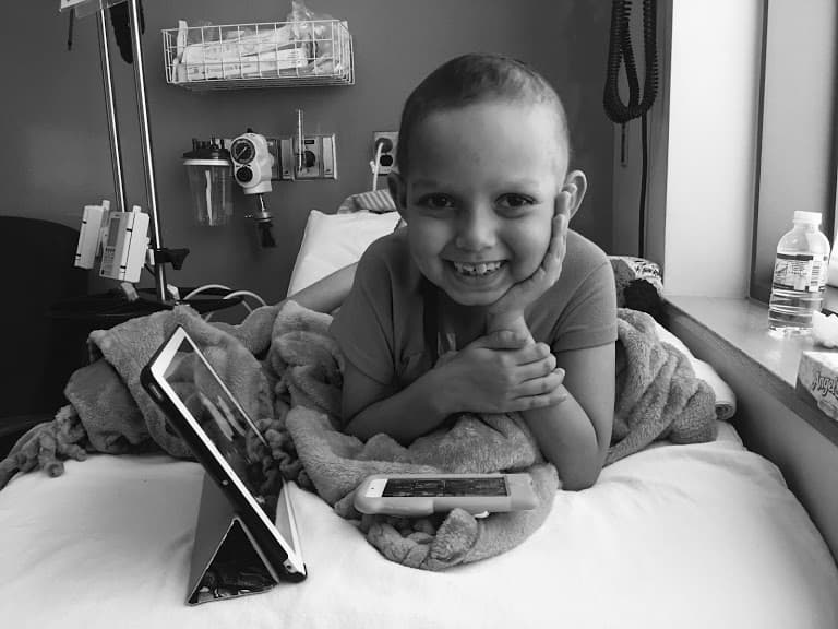 Hospital de Los Ángeles usa los latidos del corazón de una niña para crear una canción para su afligida familia