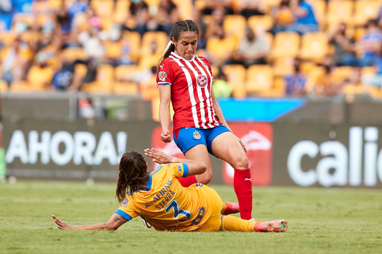 Tigres no dio oportunidad a las Chivas para reaccionar y con un contundente triunfo en la vuelta consiguió el bicampeonato.