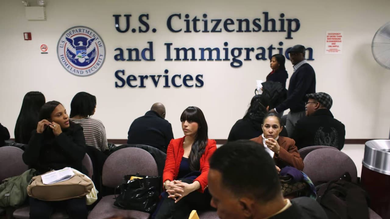 USCIS anuncia un alza en tarifas de ciertos trámites migratorios: estos son los nuevos costos