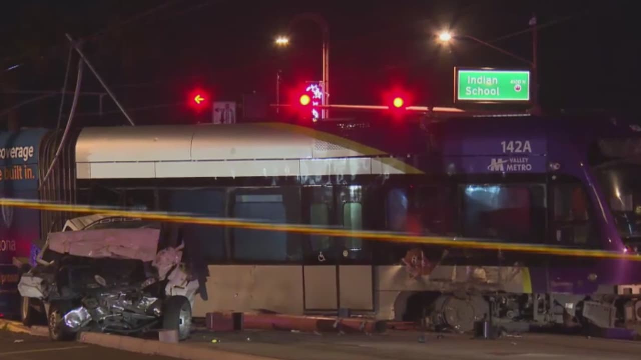 Una persona muere en el choque entre un tren ligero y una camioneta en Phoenix: esto se sabe