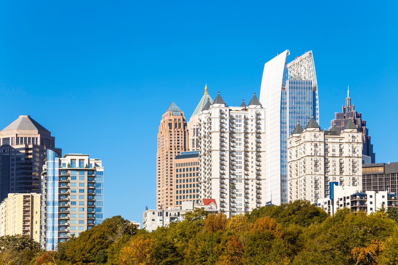 <h2 class="cms-H2-H2">6. Georgia</h2>
<br>
<br>💰 
<b>¿Cuántas veces ha ganado el gran premio de Mega Millions? </b>17.
<br>
<br>💰 
<b>¿Cuándo se permitió la venta de boletos de Mega Millions? </b>1996.
<br>
<br>💰
<b>Población: </b>3.7 millones de habitantes. 
<br>