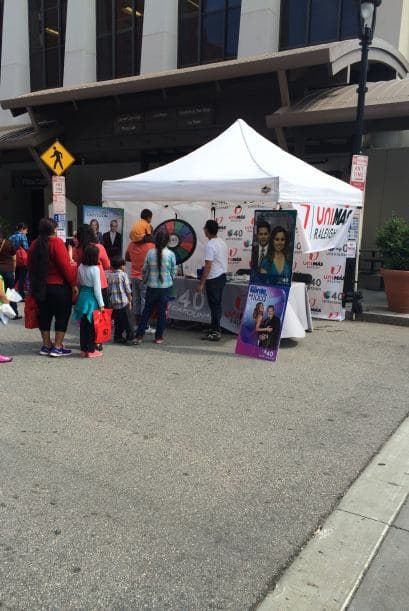 Cientos de personas asistieron a la 21º Fiesta del Pueblo este domingo en el centro de Raleigh. Grandes y pequeños pudieron disfrutar junto a Univision 40 de un ambiente lleno de juegos, antojitos, productos y mucho entretenimiento.