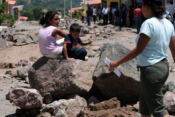 Otros deslizamientos en la colonia El Chile y La Kassandra, fueron anunciados por autoridades locales.