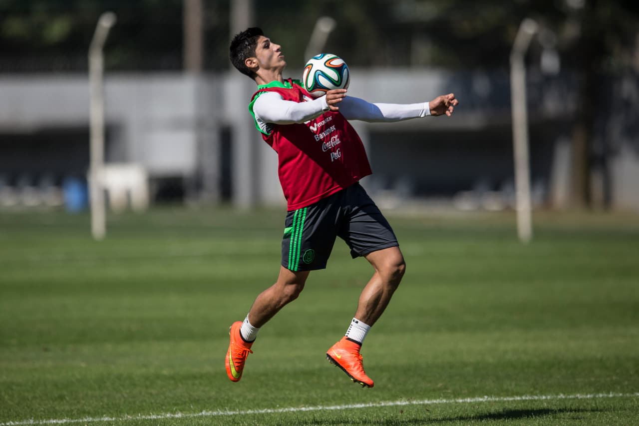 Alan Pulido expresó en Twitter su deseo por volver al Tri