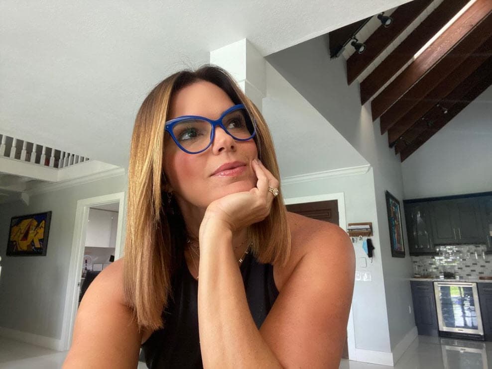 Sin embargo, ahora la periodista cubana está
<b><a href="https://www.univision.com/shows/despierta-america/rashel-diaz-fue-el-angel-que-llego-a-impulsar-el-negocio-de-joyas-de-esta-inmigrante-venezolana-video">enfrentando un duro golpe</a> y tiene sentimientos encontrados,</b> pues recientemente uno de los miembros de su familia se fue de la casa.
<br>