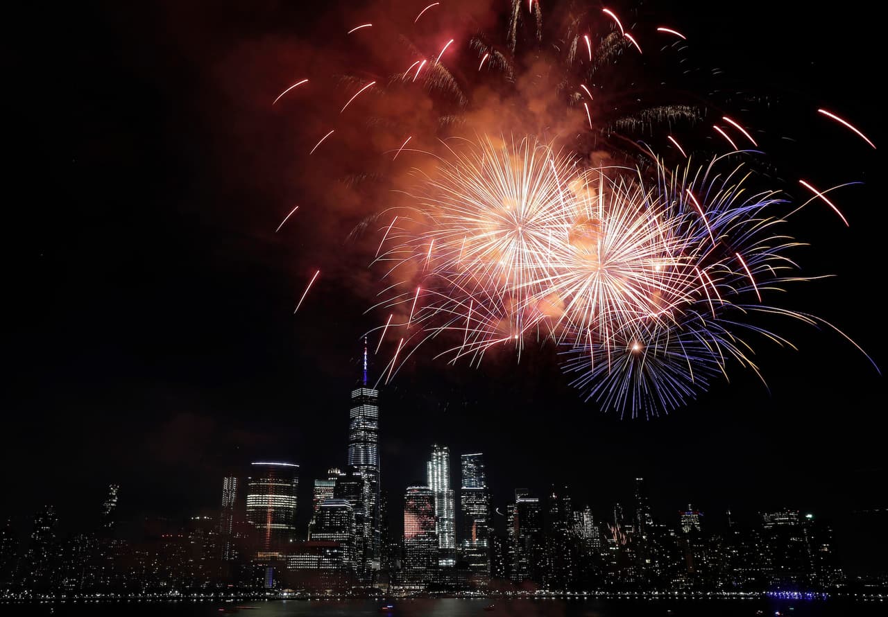 En Nueva Jersey los fuegos artificiales sobre el río Hudson