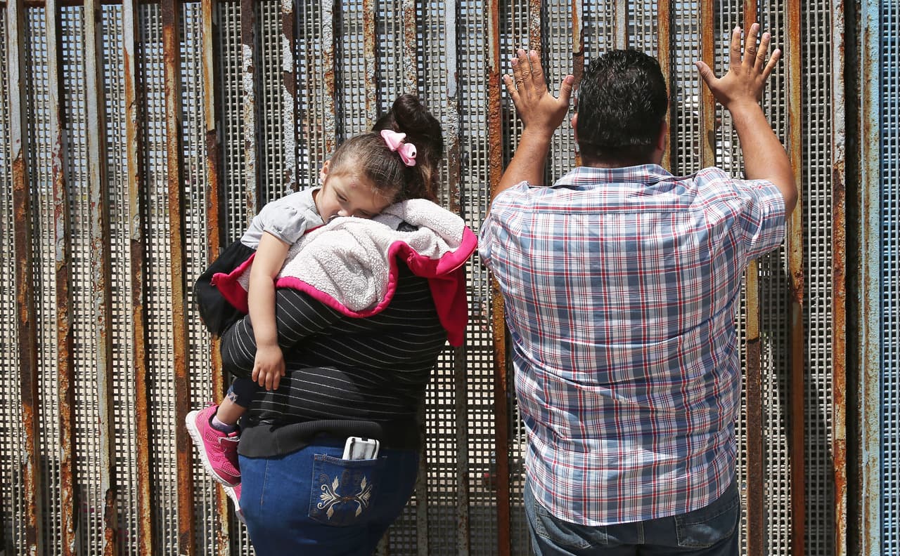Arresto de niños migrantes en la frontera con México se acerca a los niveles de 2014