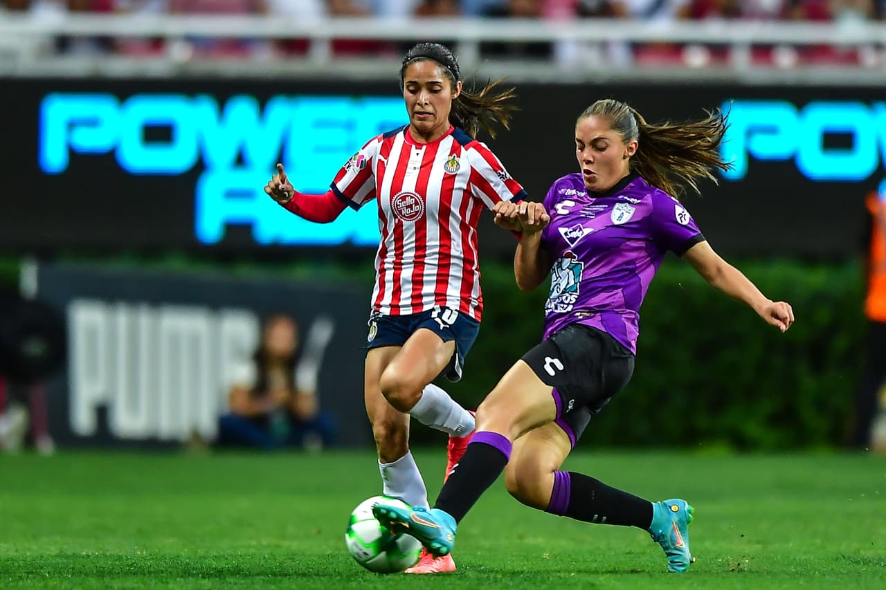 Chivas cayó en la vuelta, pero se impuso en el global gracias al triunfo en la ida y Blanca Félix se erigió como la heroína tras atajarle un penal a Charlyn Corral.