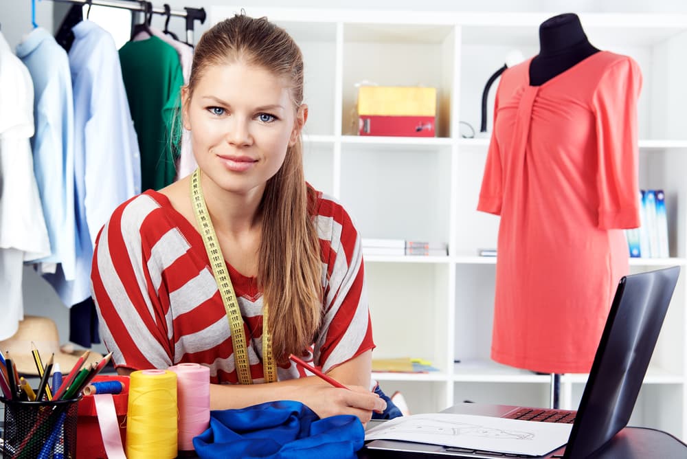 La doble influencia de los eclipses, uno de Luna el 27 de julio y otro de Sol el 11 de agosto revisten tu paisaje astral con un tono muy intenso, Escorpión. Sigue las inspiraciones surgidas en tus sueños y proyéctate al futuro con esa idea de iniciar un negocio por cuenta propia que puede ser muy productivo. Pon todas tus energías en ese empeño pues tu signo está bien auspiciado en ese sentido.