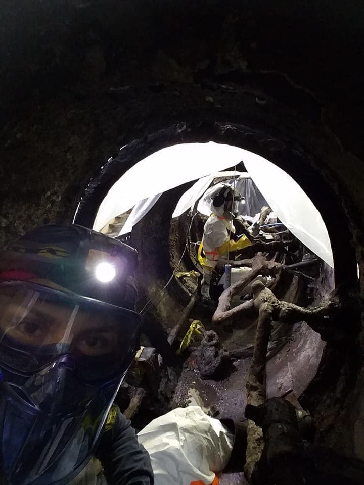 "El trabajo puede ser agotador, pero me encanta. Puedo ver el submarino salir de su concha y ser una de las primeras personas en ver el compartimiento de la tripulación en más de un siglo", dijo la directora asociada del Centro de Conservación de la Universidad Clemson, Liisa Nasanen.