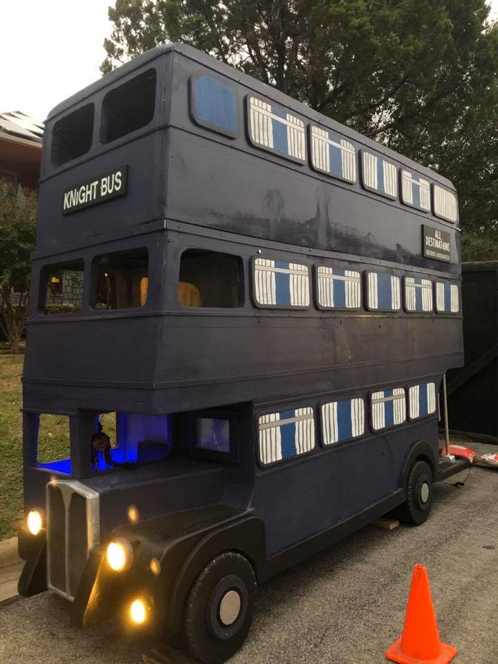 La casa estará abierta para visitantes el 31 de octubre de 5:00 a 10:00 p.m. y el 1 y 2 de noviembre de 5:00 a 9:00 p.m.