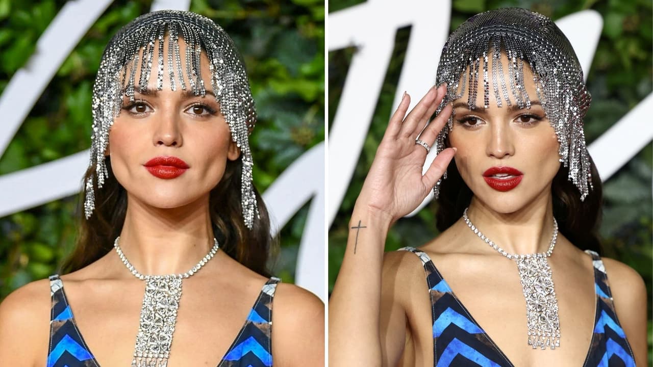Eiza González en la alfombra roja de los Fashion Awards 2021