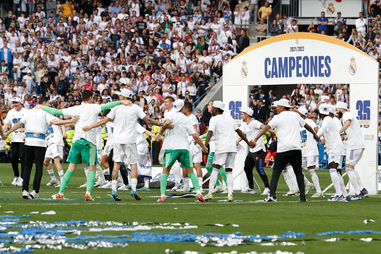 ¡Campeón de España! Real Madrid celebra el título 35 de Liga de su historia.