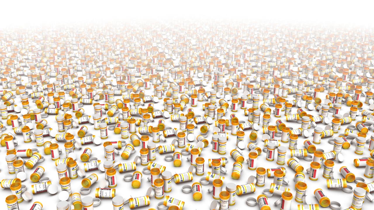 “Los peligros de estas pastillas, incluyendo los potenciales efectos a largo plazo en la salud del cerebro, deberían motivar a todo el mundo a dejar de utilizarlas”, señala
<a href="https://www.univision.com/noticias/salud/quieres-dormir-y-frenar-el-insomnio-sin-medicamentos-este-programa-propone-una-solucion%3FlayoutType=flex">Peters-Mathews</a>.