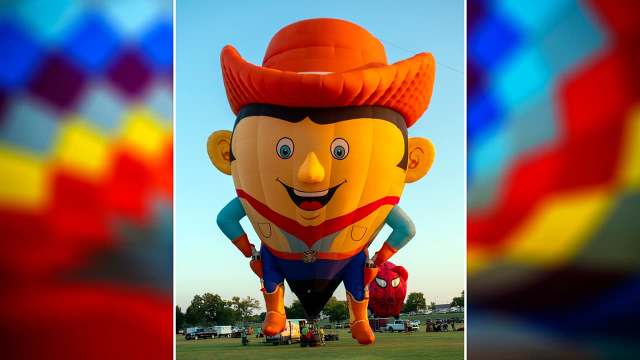 💰 El costo de las entradas es:
<br>
<b>General:</b> $10
<br>
<b>Niños</b>
<b>de 3 a 12 años</b>: $5
<i> (Menores no pagan) </i>
<br>
<b>Personas mayores de 65 años</b>: $5
<br>
<i>Hay opciones VIP desde los $50 por persona</i>
<br>Para el área de juegos infantiles, puedes comprar una pulsera con
<b>acceso todo el día desde los $20</b>
<br>
<b>El precio del estacionamiento es de $15</b> por auto
<br>
<a href="https://www.planoballoonfest.org/p/tickets" target="_blank">Para más información, <b>puedes hacer clic aquí</b></a>