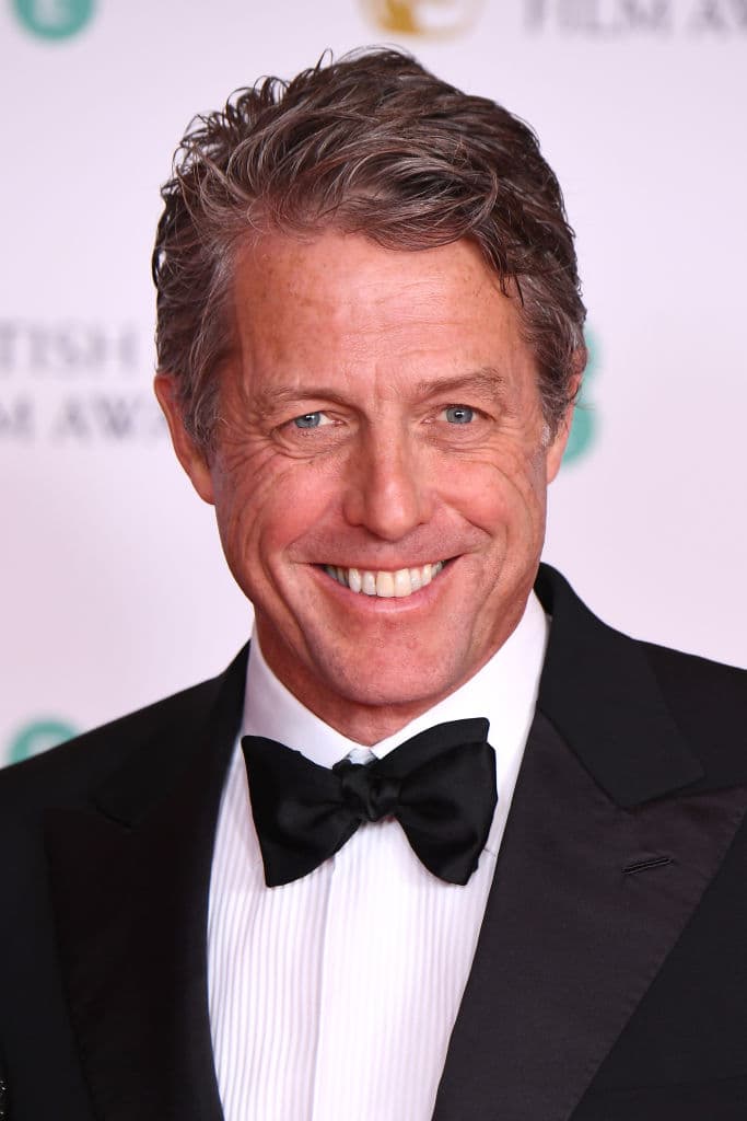 El actor británico reconocido por su papel en ‘Notting Hill’ (1999) y ‘El diario de Bridget Jones’ (2001), 
<b>Hugh Grant</b>, tiene cinco hijos: John de 9 años y dos pequeños que nacieron en 2015 y 2018, de los cuales no se conoce ni el nombre ni el sexo, fruto de su matrimonio con la productora sueca, Anna Eberstein.