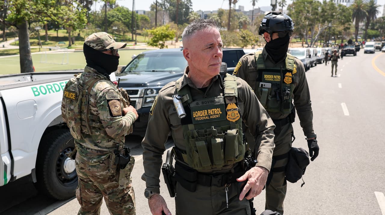 Según el jefe de patrulla Gregory Bovino, quien lideró el operativo, la alcaldesa “
<b>no tenía autoridad sobre la acción y dijo que estos despliegues “se normalizarán pronto”.</b>