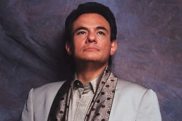 Los restos de José José descansarían en la tumba de su madre  