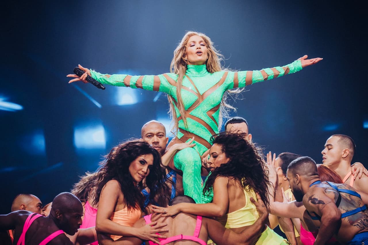 Como parte de la promoción de este espectáculo, la cantante recientemente 
<b><a href="https://www.youtube.com/watch?v=kSTu7CoVwdw" target="_blank">estrenó el mini documental 'It's My Party Tour: Showtime!'</a></b>, en el que muestra todo el trabajo que implicó organizar la serie de conciertos.