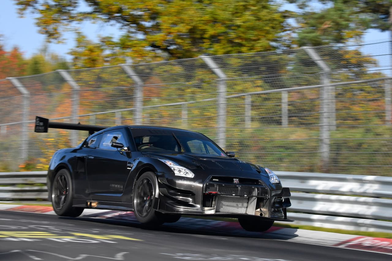 La geometría, válvulas y resortes fueron especialmente elegidos y calibrados para recorrer el Nurburgring.