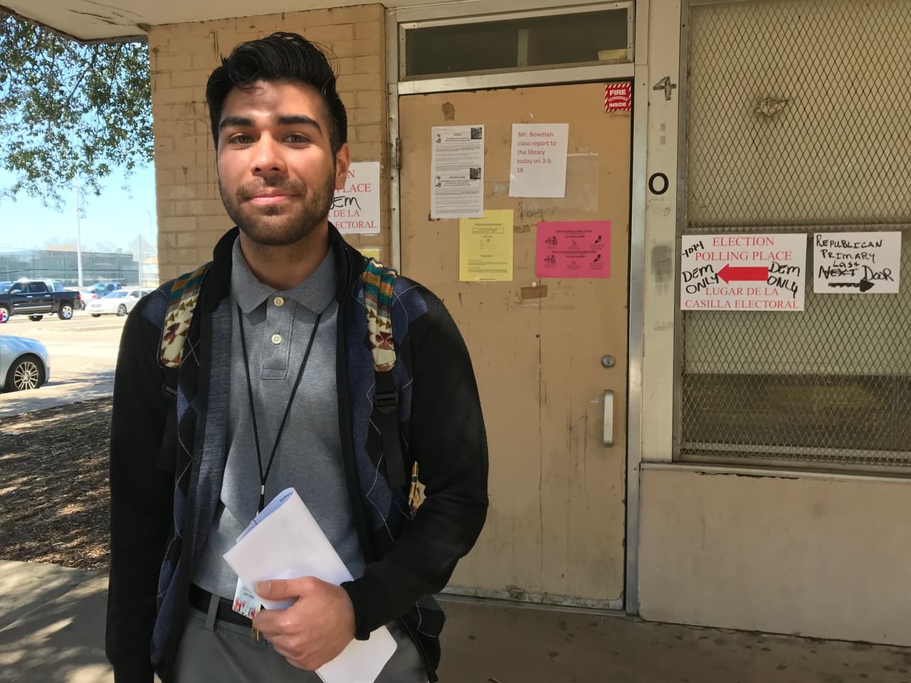 Pedro Carranza, de 23 años, no solía participar en las primarias, pero tras ser voluntario en campañas de ciudadanía quiere estar más involucrado en la selección de candidatos del partido demócrata. "Veo que (los inmigrantes que se naturalizan) tienen la ambición de votar y a mí, que puedo y no lo hacía, me animan a participar", señaló.