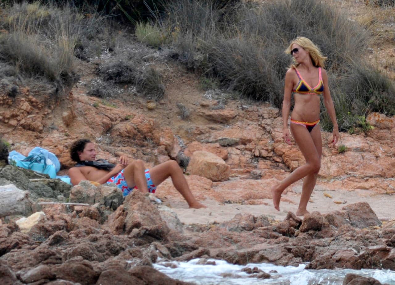 Schnabel estaba encantado con el bikini que la modelo lució para él.