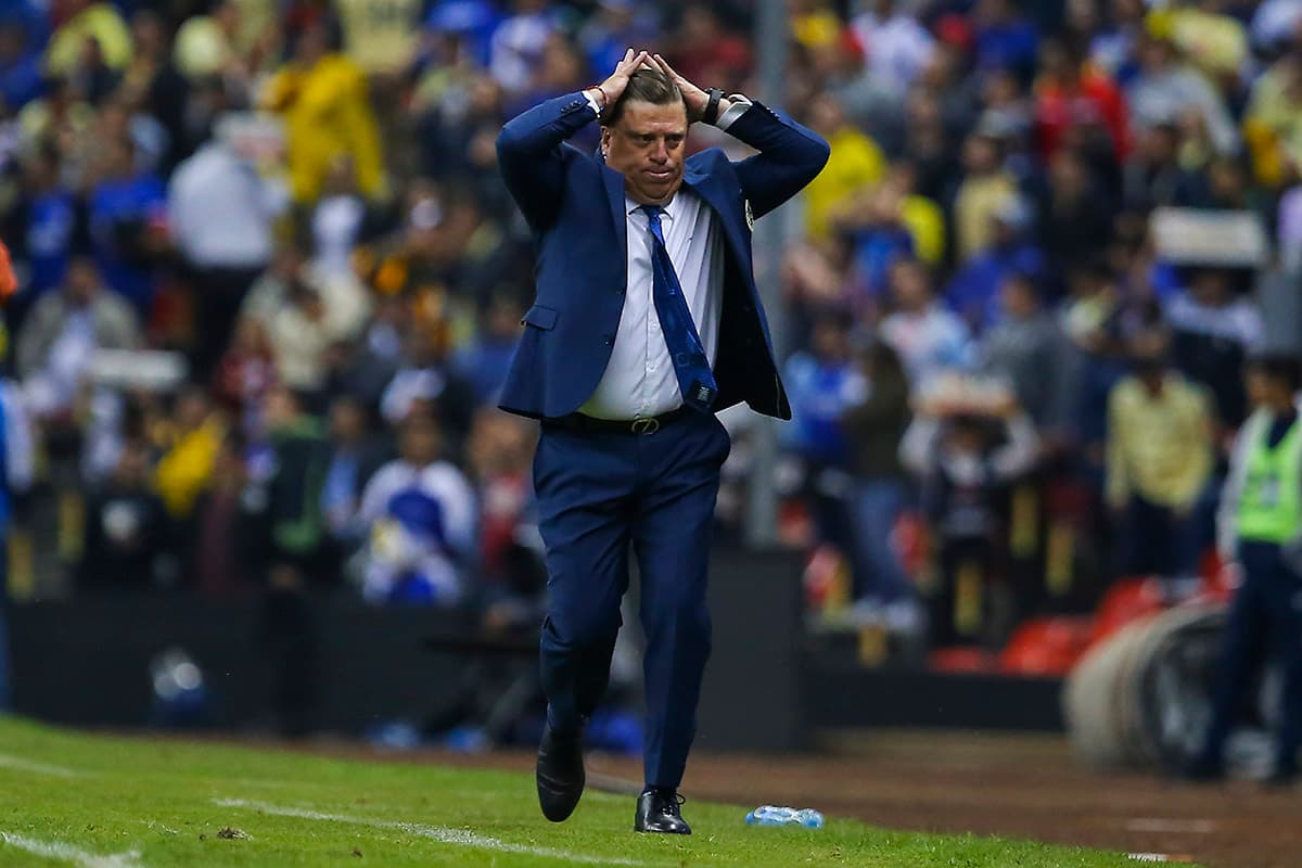 La frustación de los jugadores también la sintió el técnico Azulcrema, Miguel Herrera, al no lograr anotar un solo gol.