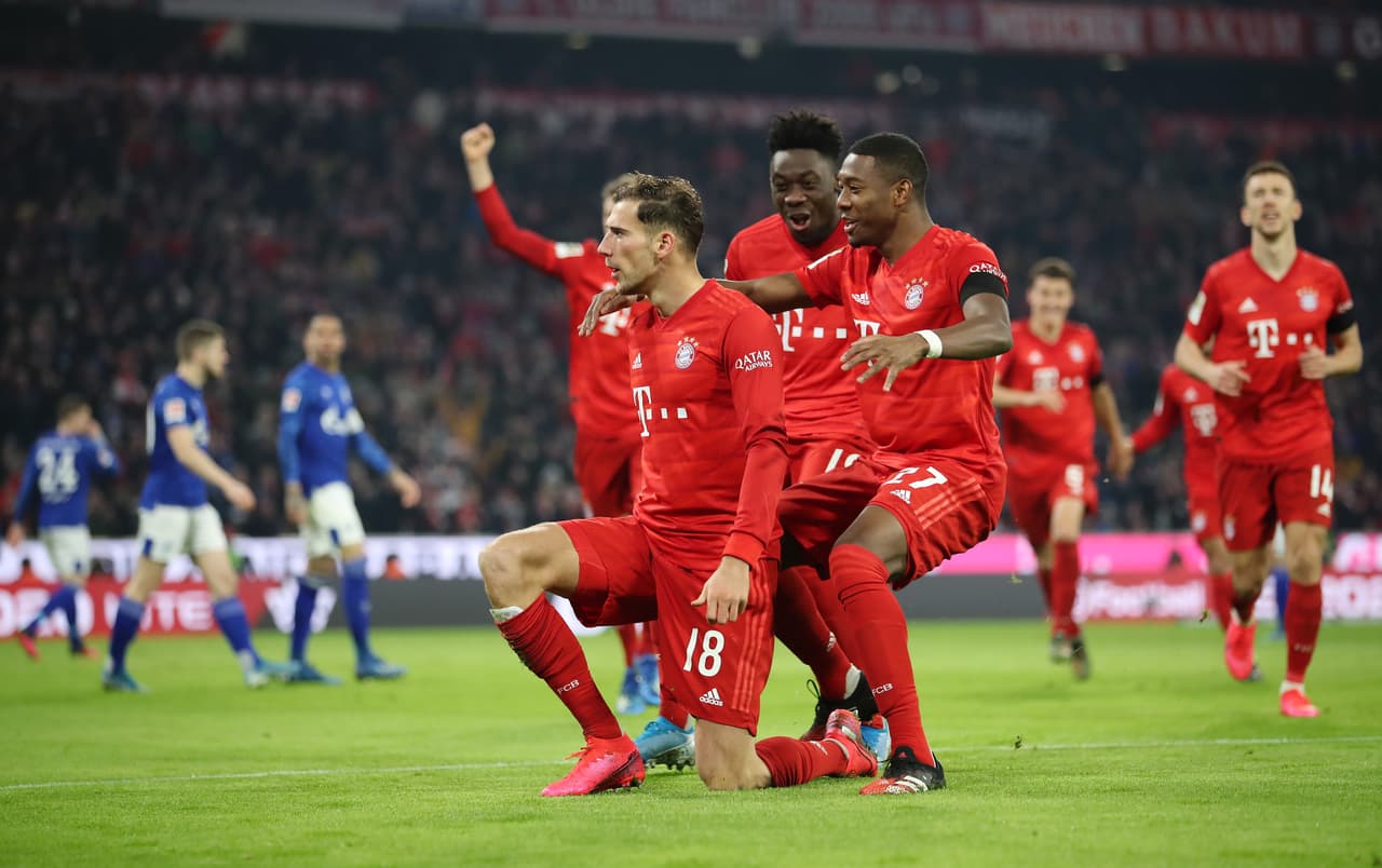 El FC Bayern Munich goleó 5-0 al Schalke 04 y se afianza en el segundo lugar de la Bundesliga a un punto del líder Leipzig.