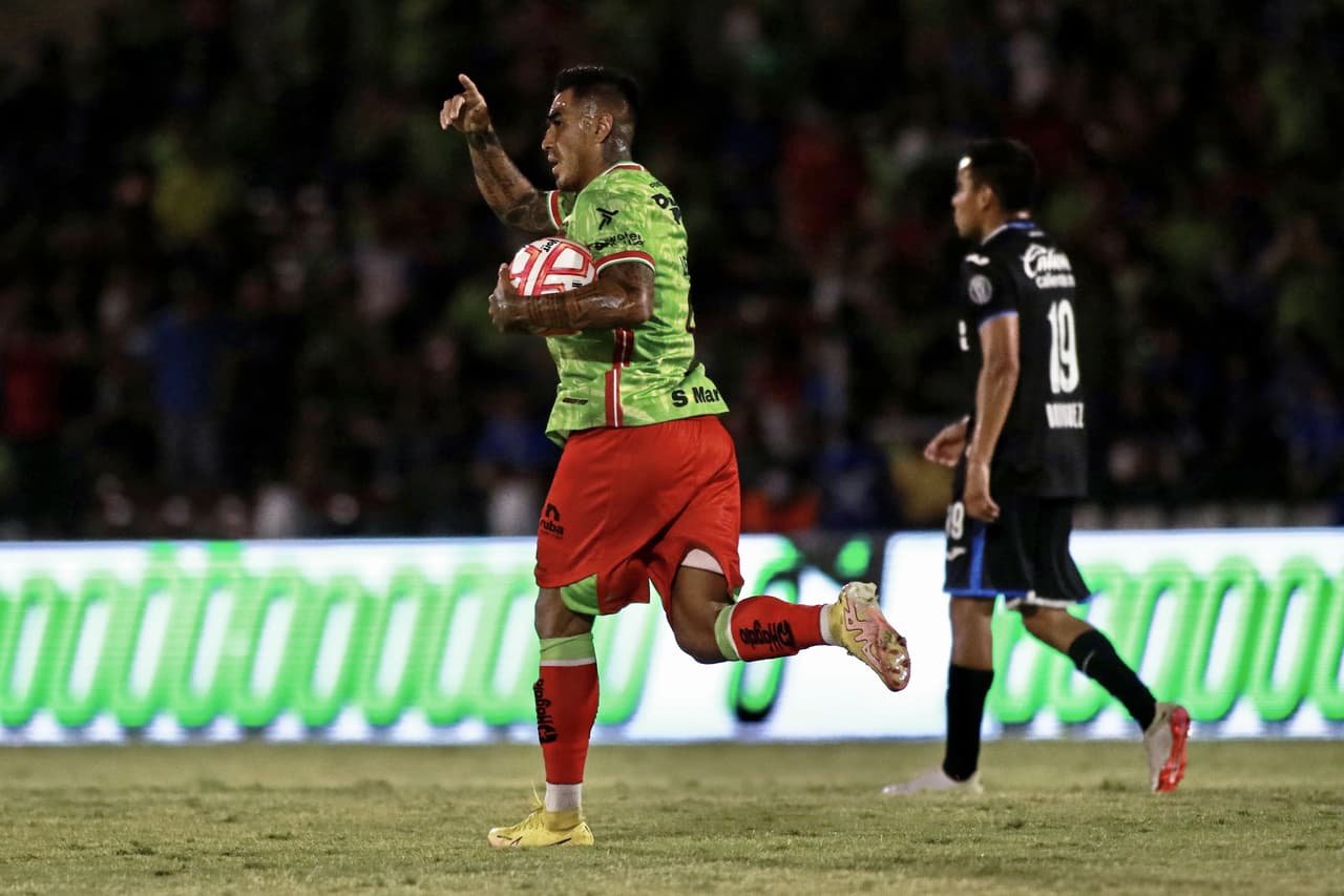 Michael Estrada, de penal, y Gonzalo Carneiro adelantaron a Cruz Azul al final de la primera parte. Pero Bravos apretó el acelerador al 86 y 98 para que Lezcano y Machís, de penal, rescataron el dramático empate en la Jornada 12.