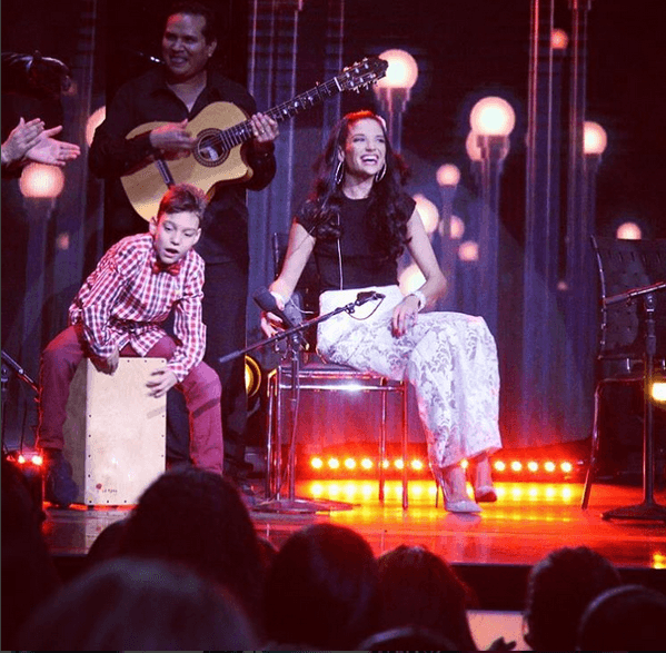 Ella compartió esta imagen del emotivo momento. Su dueto fue increíble.