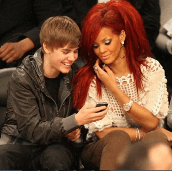 ¡Qué recuerdos! Justin compartió esta foto y agregó el mensaje: "Cuando le pedí el teléfono a Rihanna y ella se negó a dármelo".