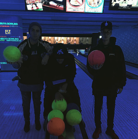 Uno de los más divertidos en las redes, es Justin Bieber. Acá lo vemos disfrutando de un día en el boliche junto a sus amigos.