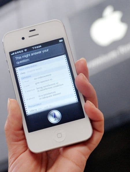 En 2012 un usuario podía usar un asistente de tecnología activado por voz llamado 'Siri'.