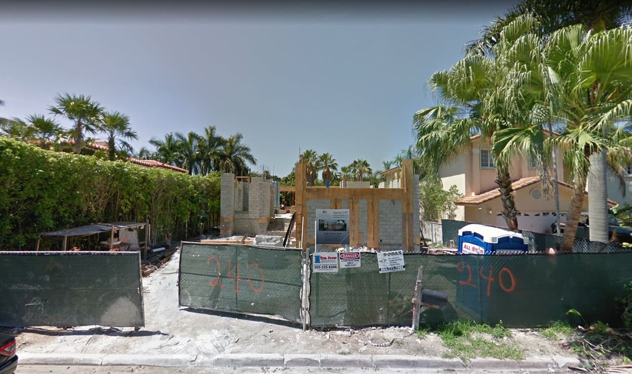 Los más de 3,600 pies cuadrados de propiedad fueron construidos y
<b> diseñados por la compañía Sabal Development, que se especializa en personalizar casas para famosos</b> en el sur de Florida.