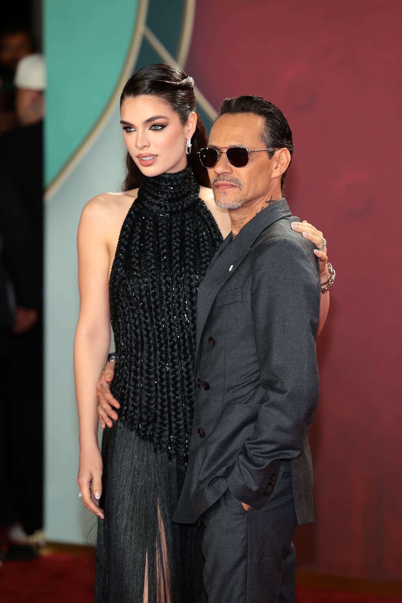 <b>Marc Anthony y Nadia Ferreria </b>
<br>
<br>La pareja llevó outfits combinados; ambos vistieron colores oscuros para la gran fiesta de la música latina.