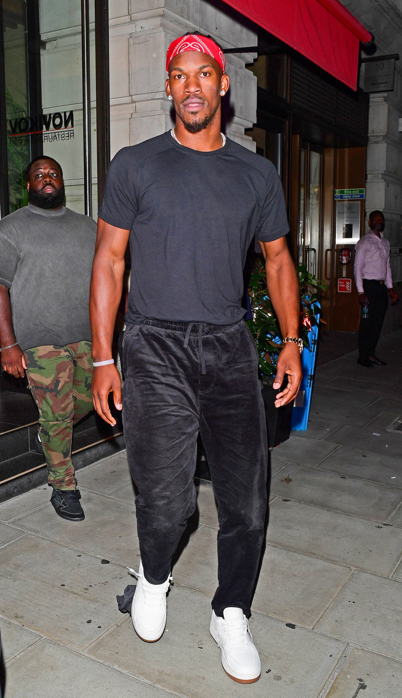 Un supuesto testigo dio su testimonio al diario y dijo que
<b> vio "muy acogedores" a la pareja </b>dentro del restaurante mientras pedían sushi y cócteles.
<br>