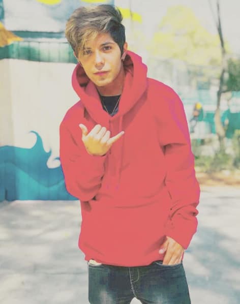 Además, desde el 2017 busca triunfar como cantante de reggaetón.